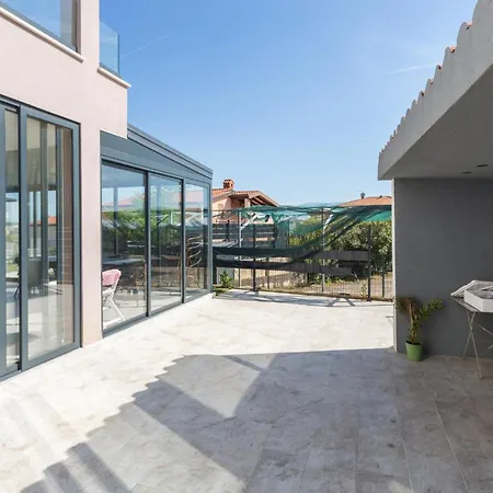 Apartment In Novigrad With House Sea View *