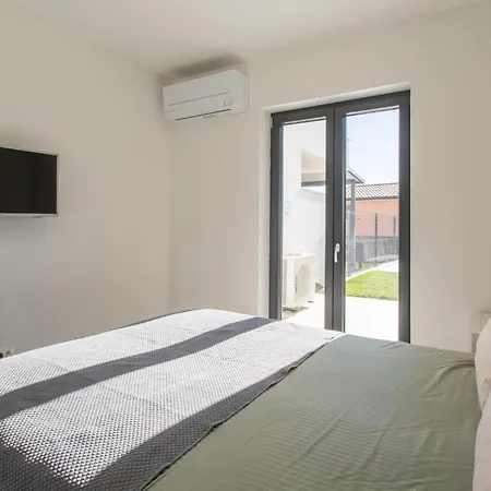 In Novigrad With House Sea View Apartment