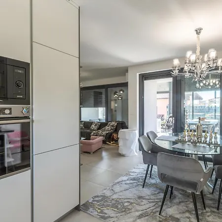 In Novigrad With House Sea View Apartment *