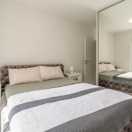 Apartment In Novigrad With House Sea View