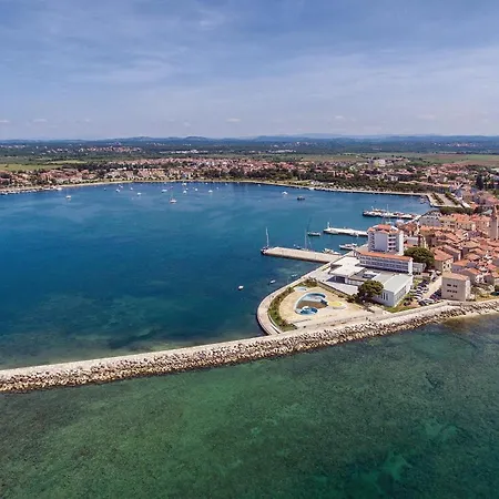 Apartment In Novigrad With House Sea View *