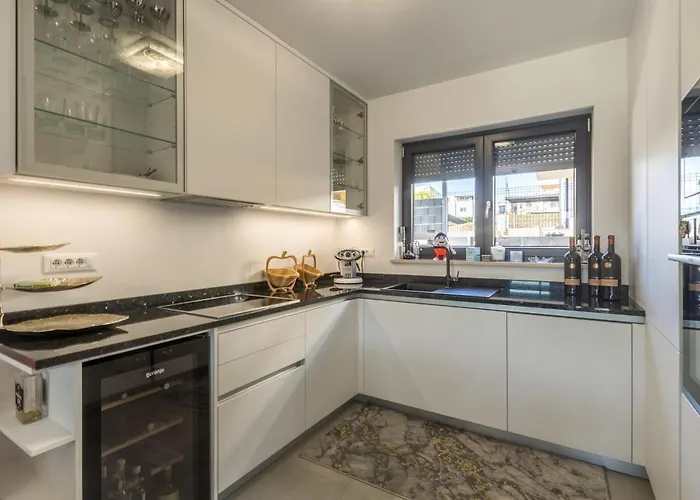 Appartement Awesome In Novigrad With Wifi