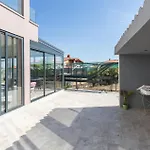 Appartement 2 Bedroom Beautiful In Novigrad *